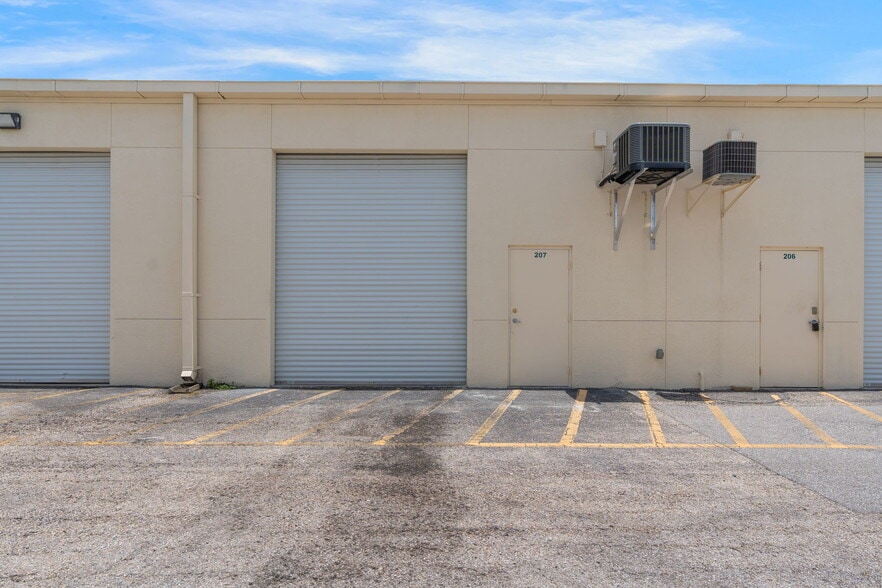 More Photos Of 3449 Technology Dr, North Venice Manufacturing For Lease