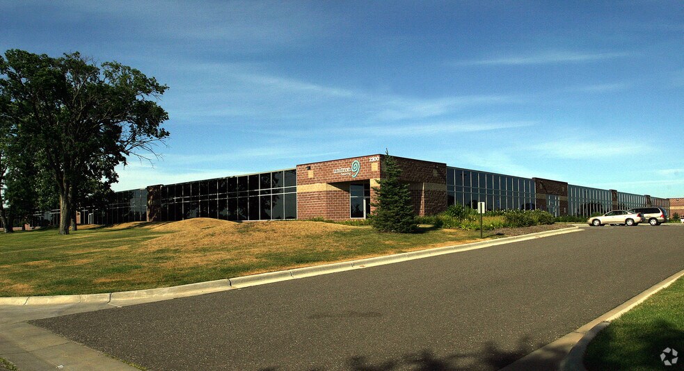 More Photos Of 2300 Berkshire Ln N, Plymouth Flex For Lease