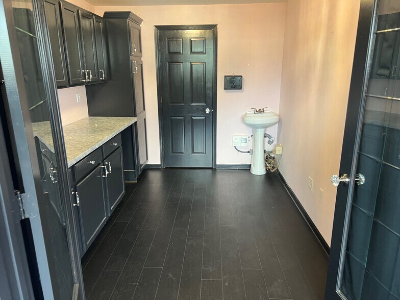 More Photos Of 112 S Blackhawk Blvd, Rockton Loft Creative Space For Lease