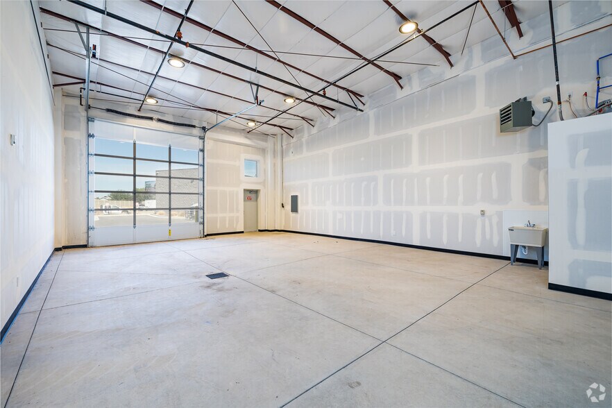 More Photos Of 3747 W Parkway Blvd, West Valley City Warehouse For Lease