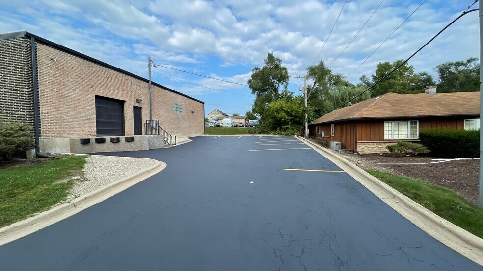 More Photos Of 855 W Northwest Hwy, Palatine Freestanding For Sale