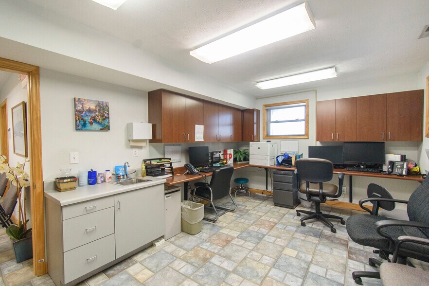 More Photos Of 1201 Elm St, Christiansburg Office For Sale