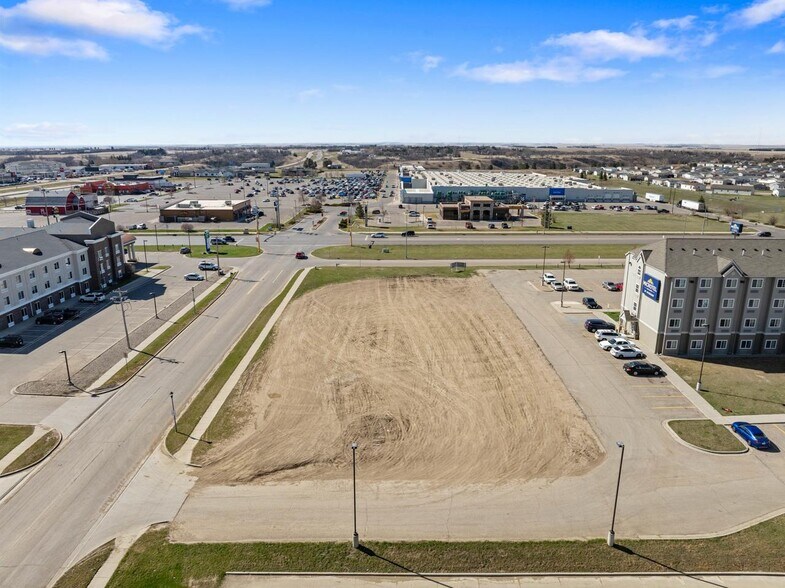 More Photos Of 400 37th Ave SW ave, Minot Land For Sale