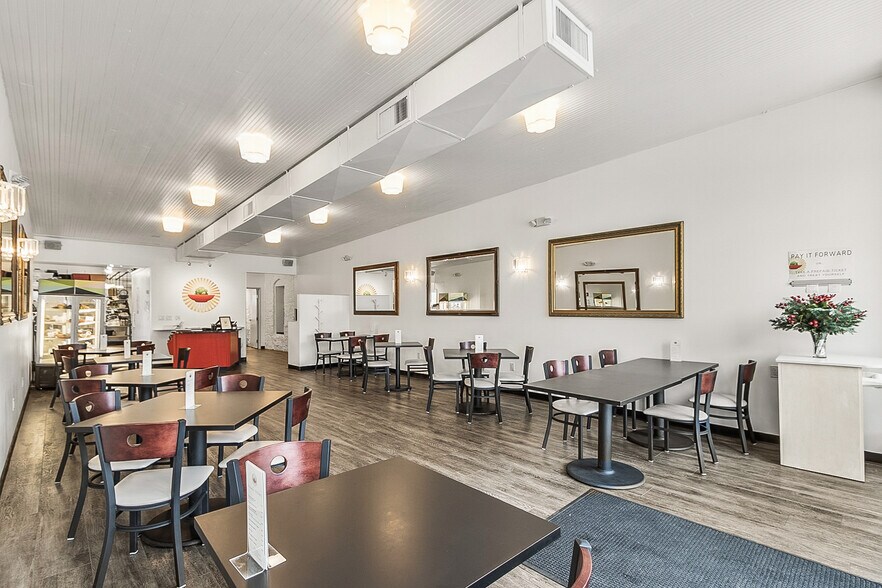 More Photos Of 618 Oak St, Baraboo General Retail For Sale