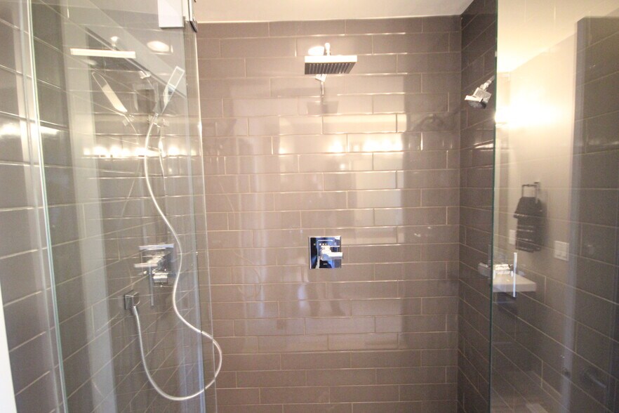 More Photos Of 11331 76 Av NW, Edmonton Apartments For Sale