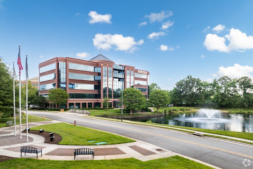 More Photos Of 272 Bendix Rd, Virginia Beach Unknown For Lease