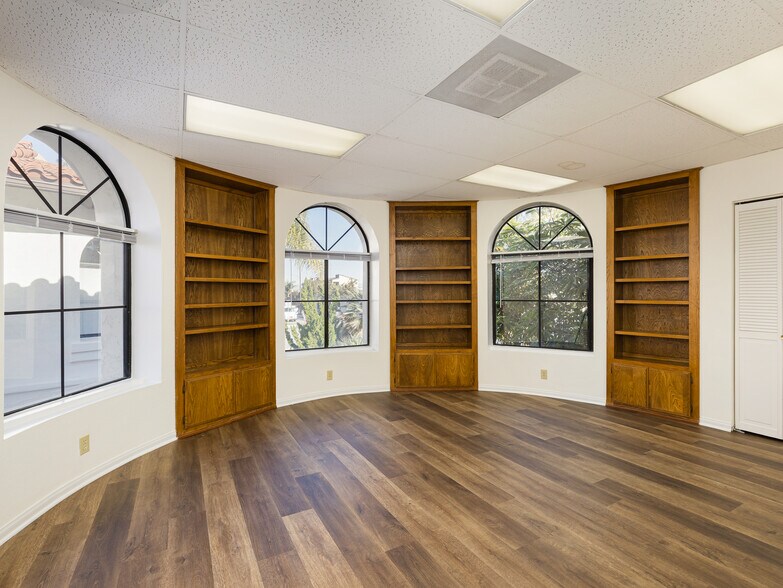 More Photos Of 302 W Grand Ave, El Segundo Office For Lease