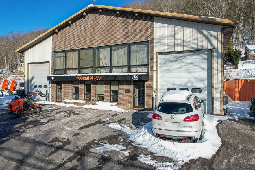 More Photos Of 292 Roosevelt Dr, Seymour Garden Center For Lease