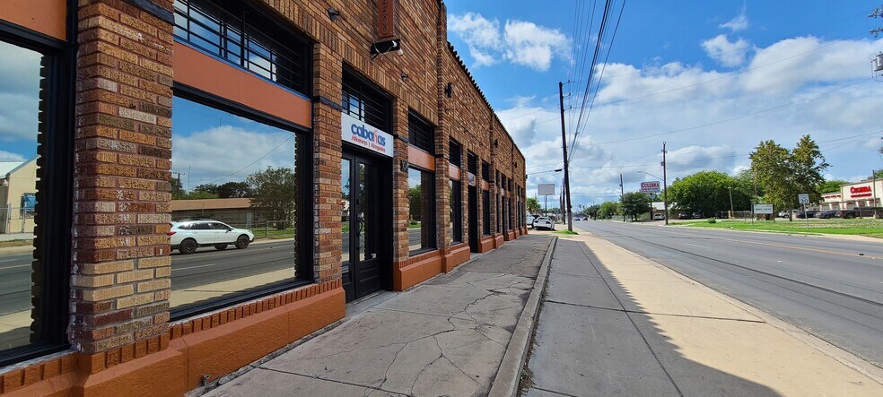 More Photos Of 4500-4512 S Flores St, San Antonio Storefront Retail Office For Lease