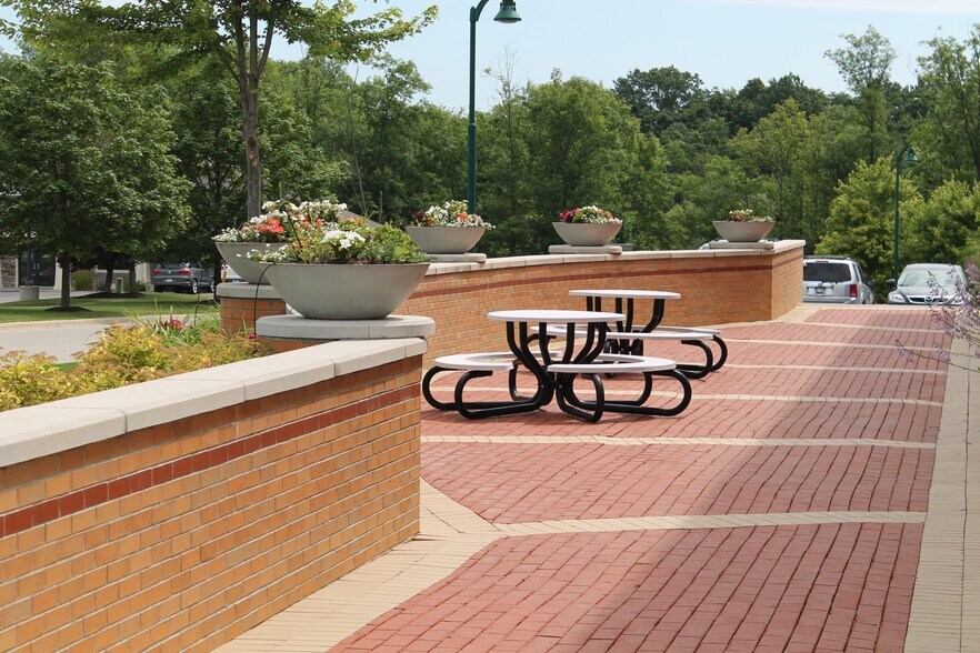 More Photos Of 3300 Eagle Run Dr NE, Grand Rapids Medical For Lease
