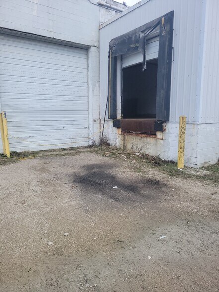 More Photos Of 800 W 17th St, Muncie Warehouse For Sale