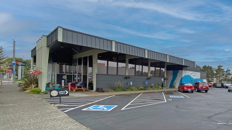 Primary Photo Of 210 S Holladay Dr, Seaside Restaurant For Sale