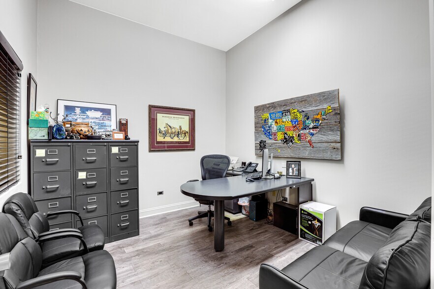 More Photos Of 19915 S La Grange Rd, Frankfort Auto Dealership For Lease