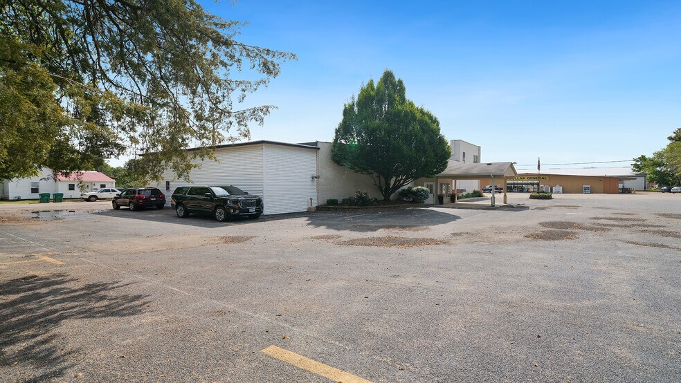 More Photos Of 110 E Dixon St, Polo Specialty For Sale