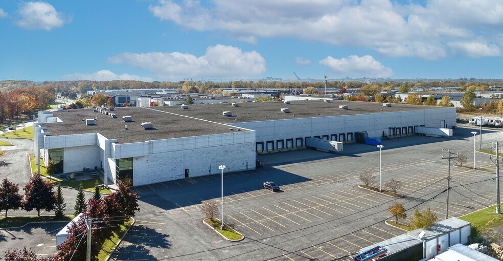 More Photos Of 2199 Boul Fernand-Lafontaine, Longueuil Warehouse For Lease
