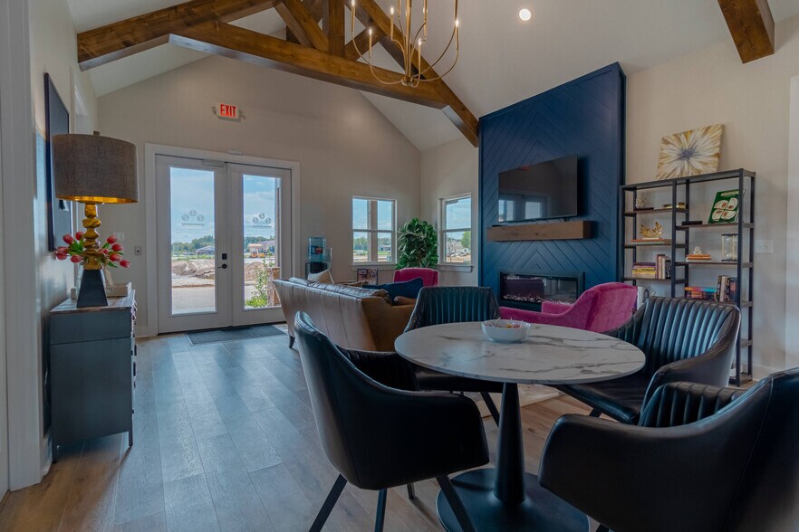 More Photos Of 167 Blue Bird Ln, Mineola Apartments For Sale