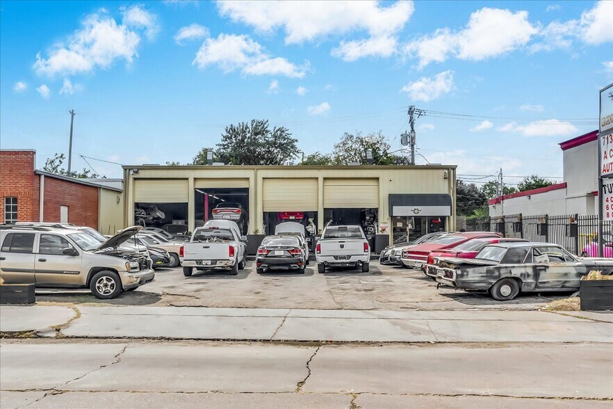 More Photos Of 8504 Hillcroft St, Houston Warehouse For Sale