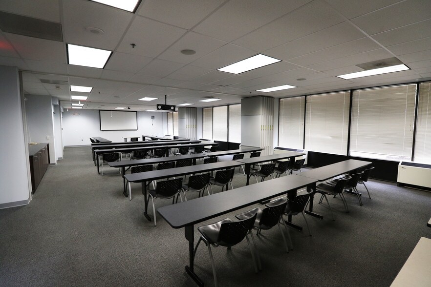 More Photos Of 6305 Ivy Ln, Greenbelt Office For Lease