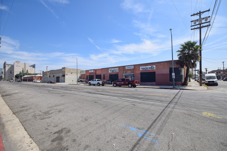 More Photos Of 2320 S Hill St, Los Angeles Warehouse For Sale