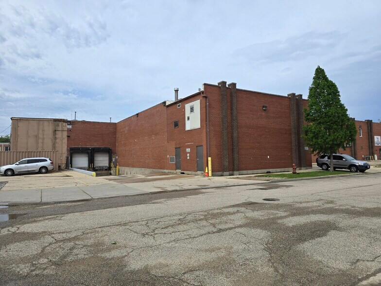 More Photos Of 4820 Washington St, Skokie Warehouse For Sale