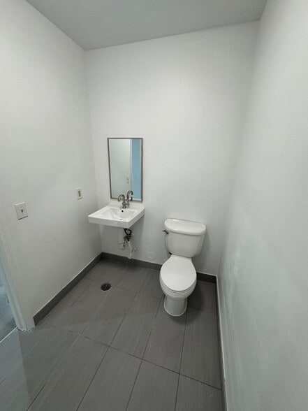 More Photos Of 13725 SW 139th Ct, Miami Warehouse For Lease