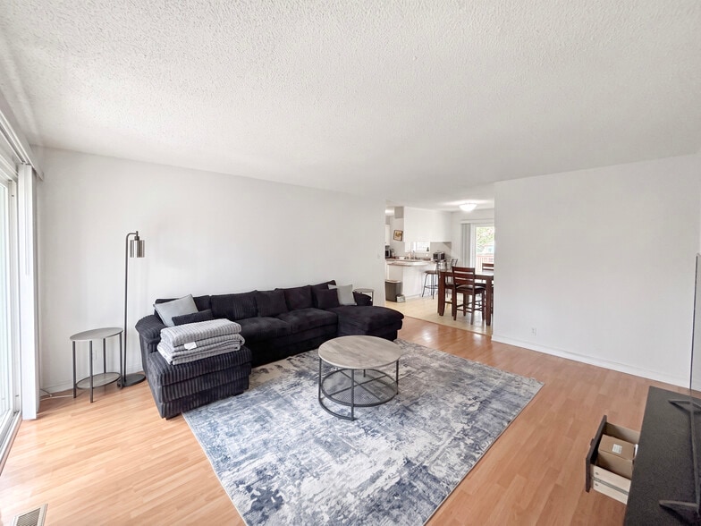 More Photos Of 2536 Grove Way, Castro Valley Apartments For Sale