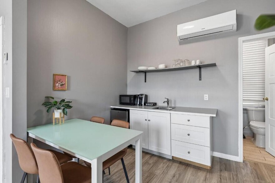 More Photos Of 1611 S Broad St, Philadelphia Specialty For Sale