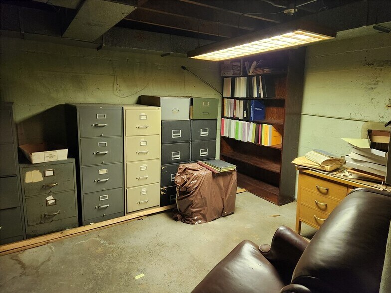 More Photos Of 104 Main St, Black River Falls Flex For Sale