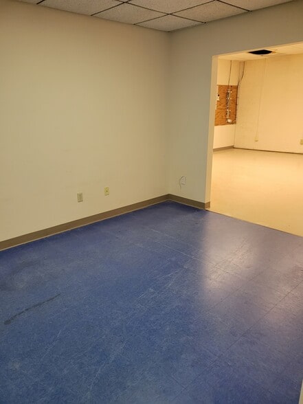 More Photos Of 7757 Auburn Rd, Painesville Flex For Lease