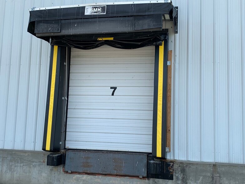 More Photos Of 221 Progress Pky, Franklin Warehouse For Lease