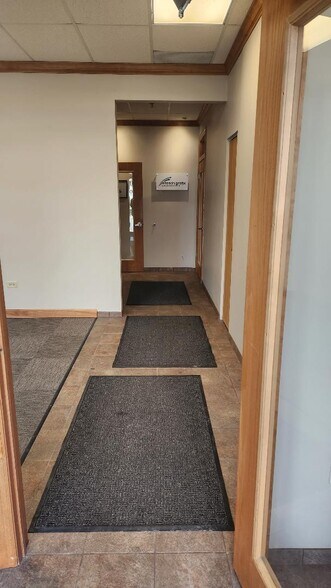 More Photos Of 1880-1888 E Fabyan Pky, Batavia Light Manufacturing For Lease