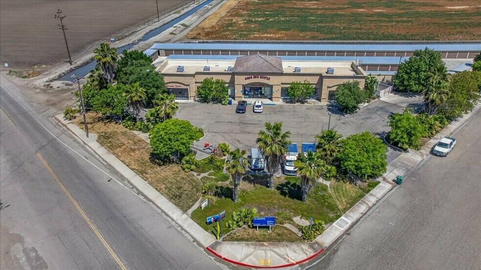 More Photos Of 8339 W Elm Ave, San Joaquin General Retail For Lease