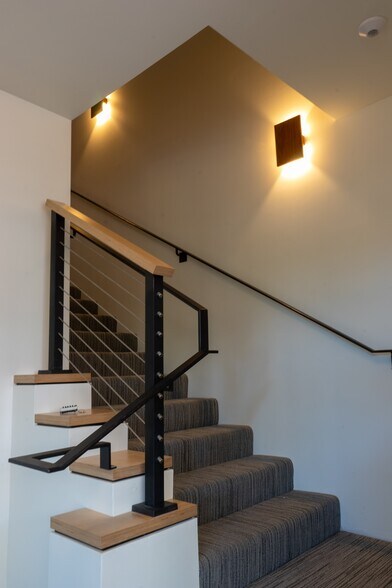 More Photos Of 1219 State St, Santa Barbara Office For Lease