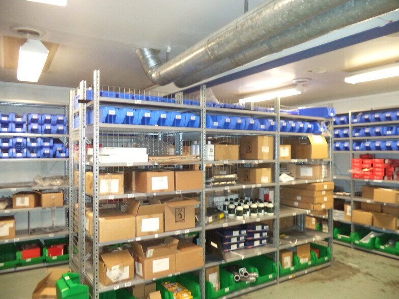 More Photos Of 92 Londonderry Tpke, Manchester Auto Dealership For Sale