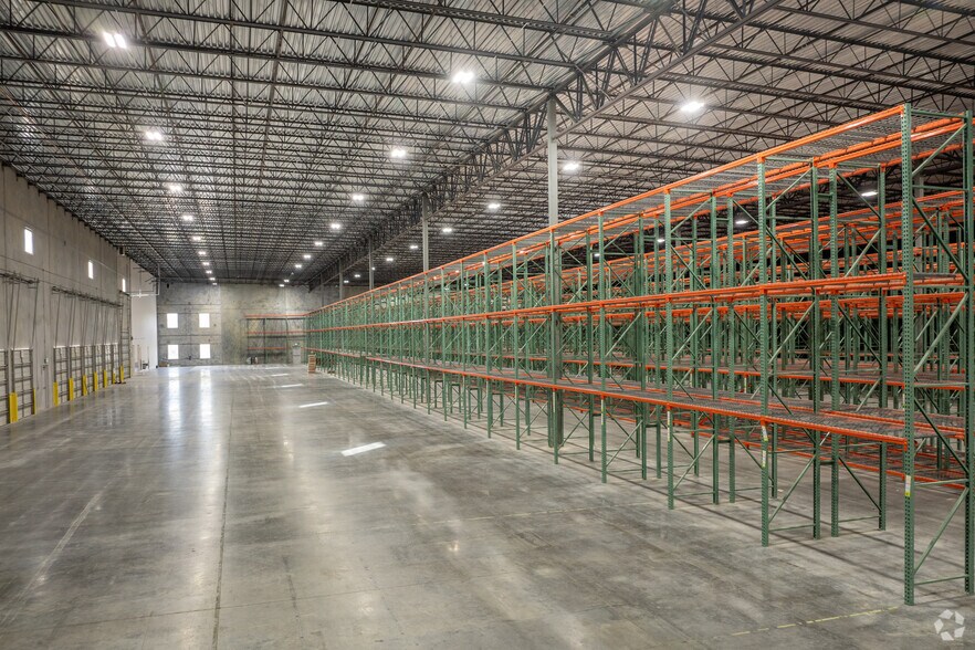 More Photos Of 1203 Thompson Park Dr, Baytown Distribution For Lease
