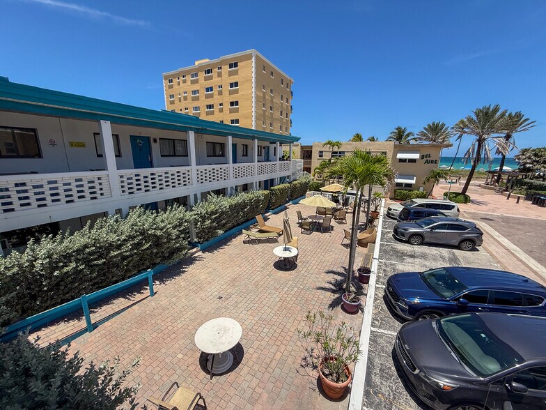 More Photos Of 315 Arthur St, Hollywood Hotel For Sale