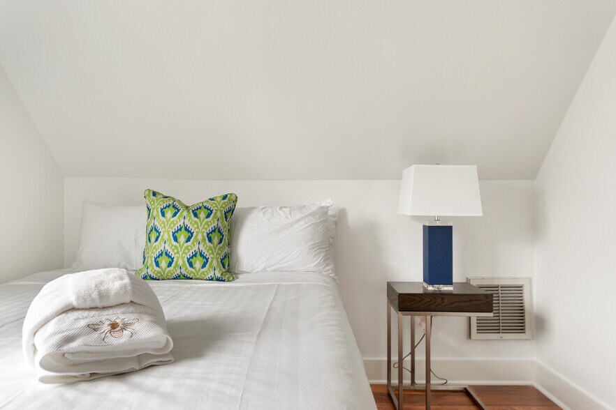 More Photos Of 184 Ashley Ave, Charleston Specialty For Sale