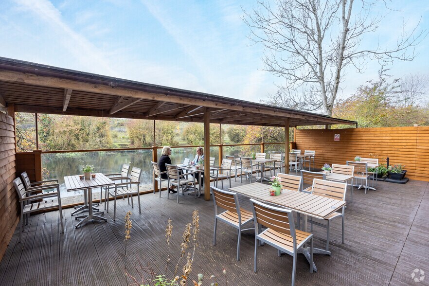 More Photos Of 6 Darby Clos, Swindon Coworking Space