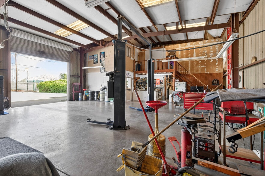 More Photos Of 652 E Lockeford St, Lodi Auto Repair For Sale