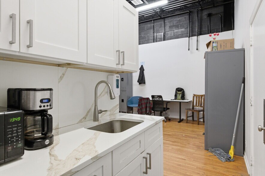 More Photos Of 4136 N Kedzie Ave, Chicago Medical For Sale