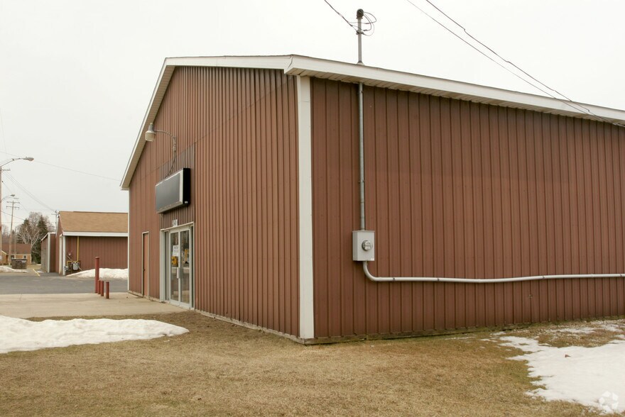 More Photos Of 3940 N Grand River Ave, Lansing Warehouse For Sale