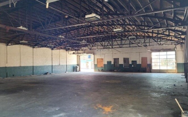 More Photos Of 107 N College St, Lebanon Light Distribution For Lease