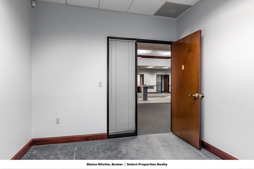 More Photos Of 1397 Elizabeth Pike, Mineral Wells Bank For Lease