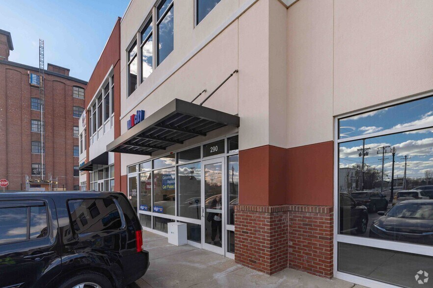 More Photos Of 290 Merrimack St, Lawrence Freestanding For Lease