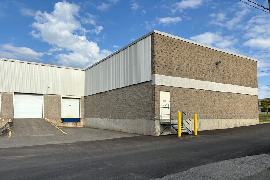 More Photos Of 1950 Ave 32nd, Montréal Warehouse For Lease
