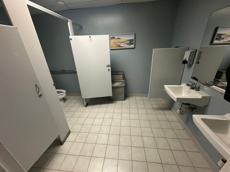 More Photos Of 886 Belmont Ave, North Haledon Storefront Retail Office For Lease