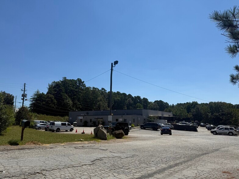 More Photos Of 2435 Stone Mountain Lithonia Rd, Lithonia Warehouse For Lease