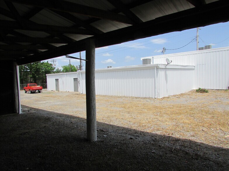 More Photos Of 1907 N 11th St, Muskogee Office For Lease