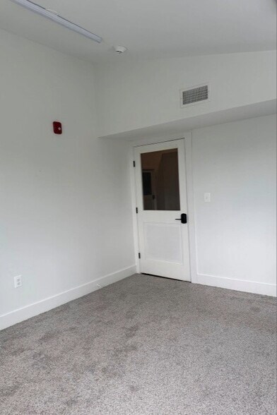 More Photos Of 3 River Ln, Sperryville Restaurant For Lease