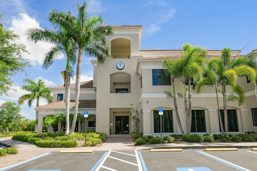 More Photos Of 5920 Pan American Blvd, North Port Medical For Lease